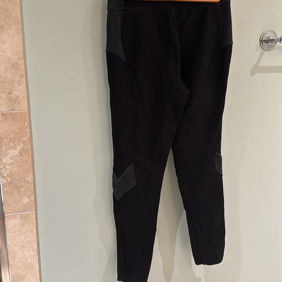 FP Movement black leggings with zip at ankle EUC - Picture 4 of 8